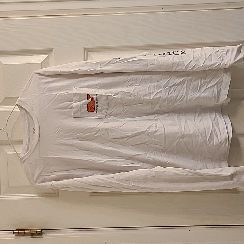 Vineyard Vines Long Sleeve textured basketball tee